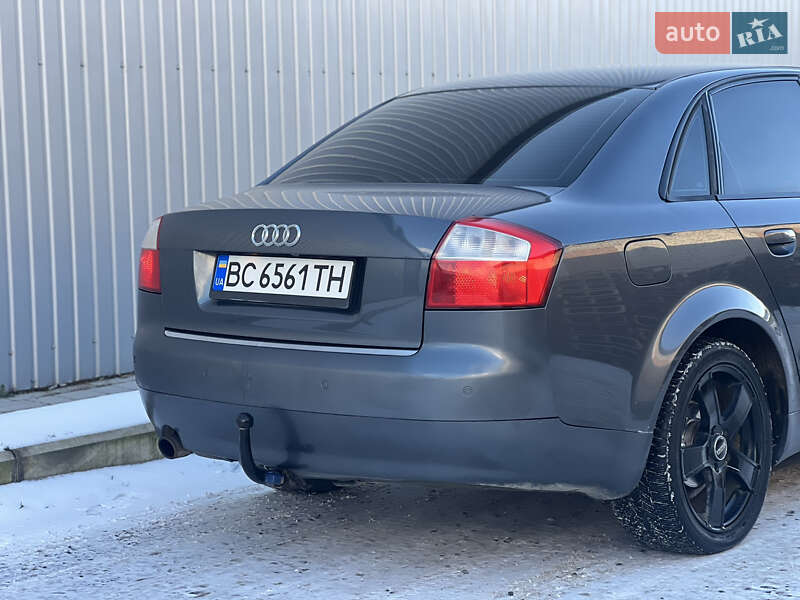 Седан Audi A4 2002 в Жовкві
