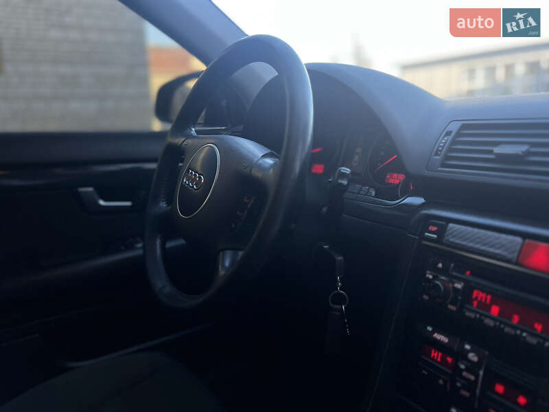 Седан Audi A4 2002 в Жовкві