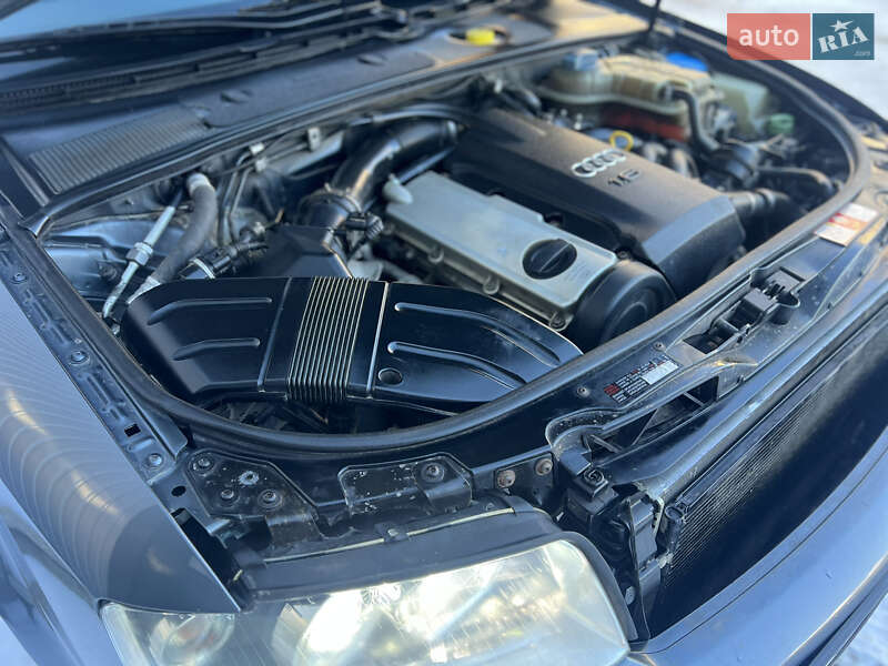 Седан Audi A4 2002 в Жовкві