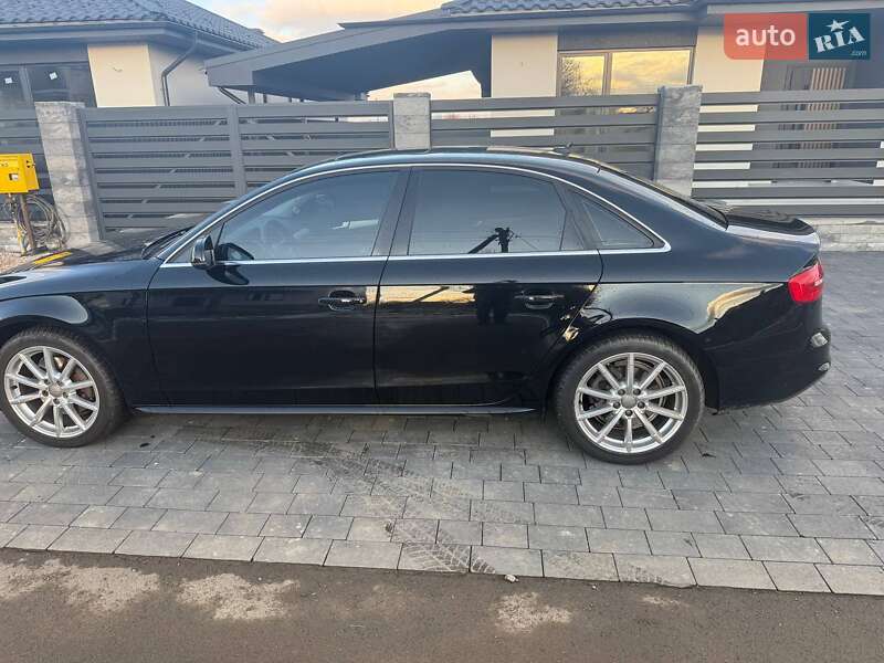Седан Audi A4 2014 в Ужгороде