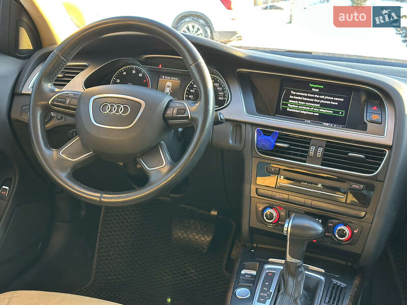 Седан Audi A4 2012 в Львові