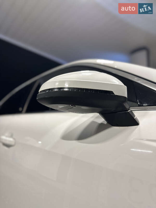 Седан Audi A4 2022 в Киеве