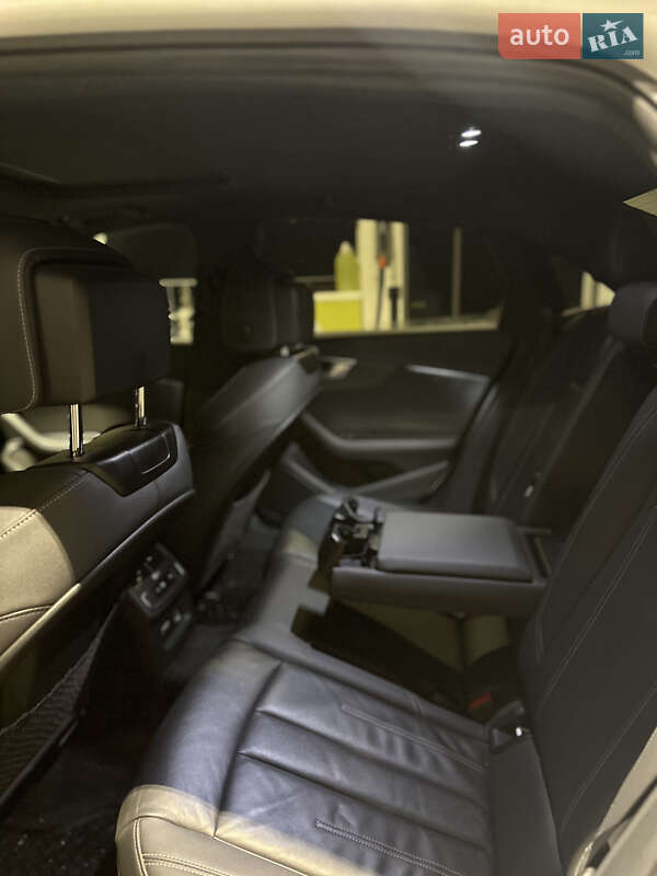 Седан Audi A4 2022 в Киеве