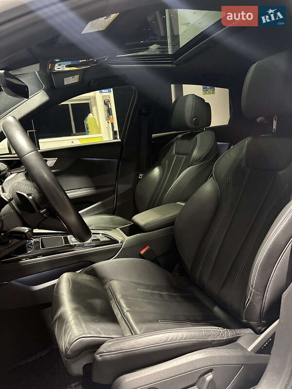 Седан Audi A4 2022 в Киеве