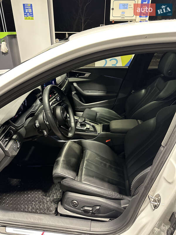 Седан Audi A4 2022 в Киеве