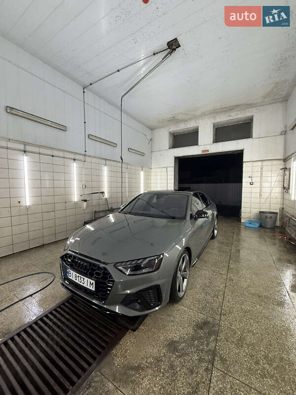 Седан Audi A4 2023 в Полтаві