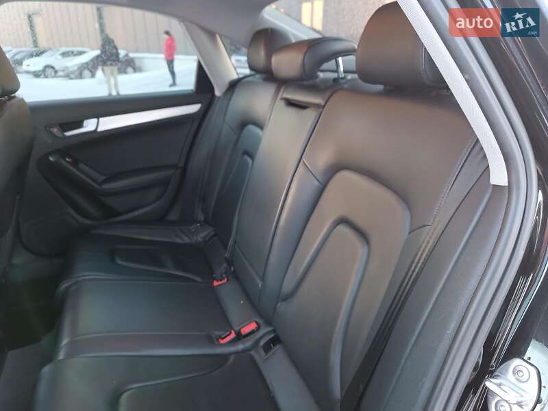 Седан Audi A4 2014 в Львове