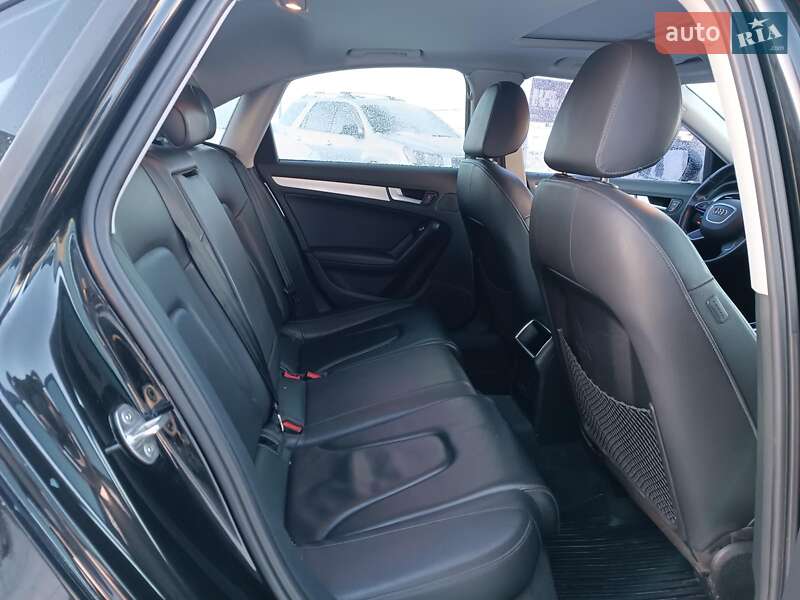 Седан Audi A4 2014 в Львове