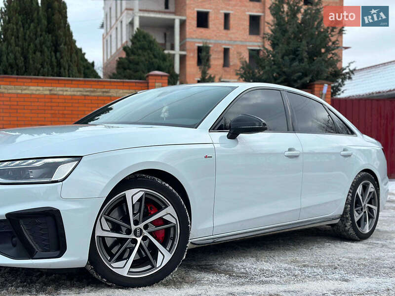 Седан Audi A4 2022 в Киеве