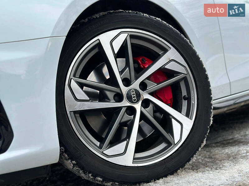 Седан Audi A4 2022 в Киеве