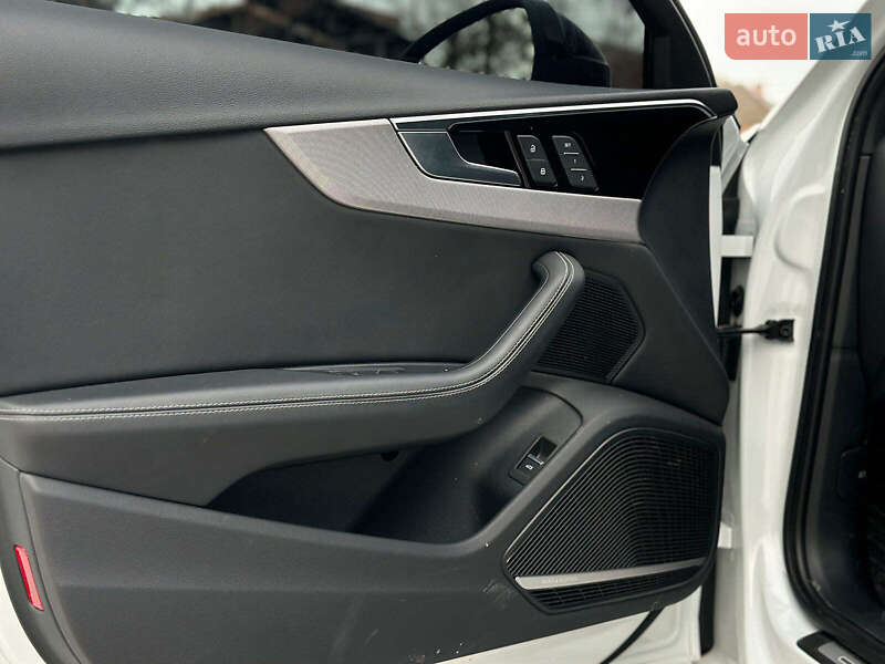 Седан Audi A4 2022 в Киеве