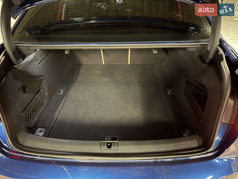 Седан Audi A4 2017 в Львове