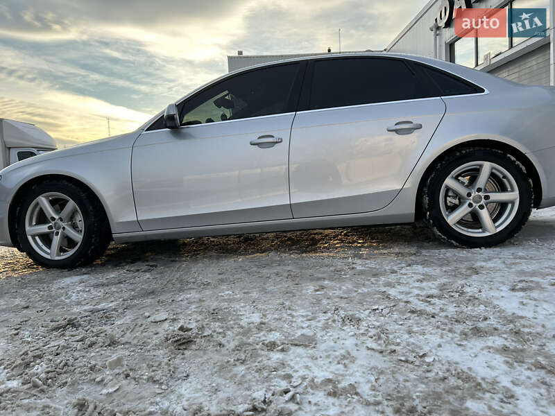 Седан Audi A4 2013 в Виннице