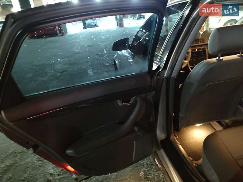 Седан Audi A4 2000 в Ровно