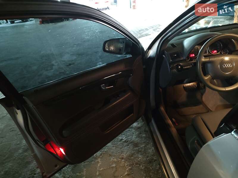 Седан Audi A4 2000 в Ровно