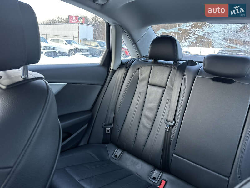 Седан Audi A4 2016 в Львове