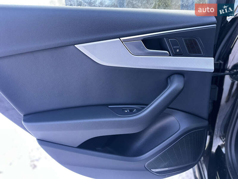 Седан Audi A4 2016 в Львове