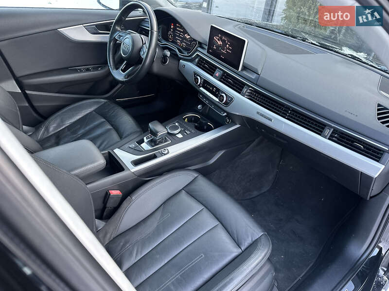 Седан Audi A4 2016 в Львове