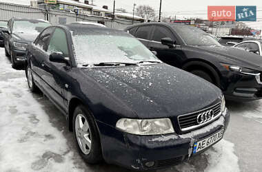 Седан Audi A4 2000 в Днепре