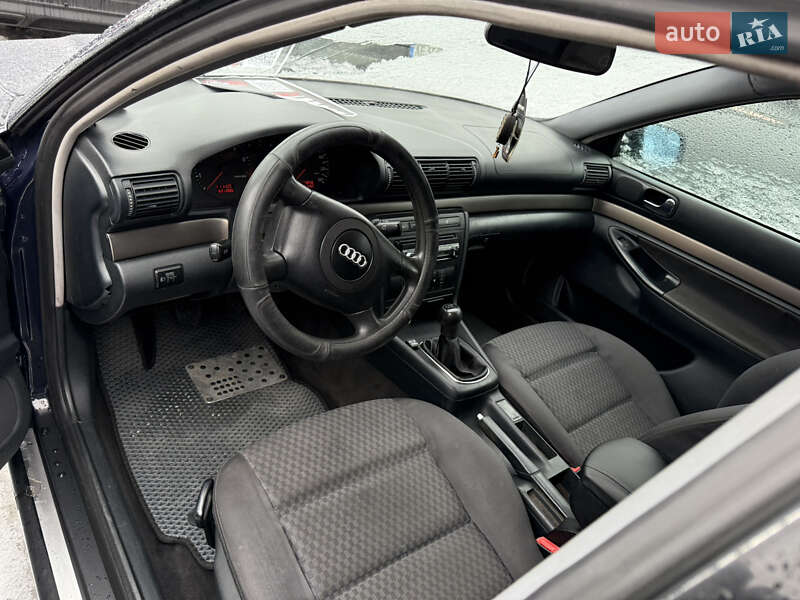 Седан Audi A4 2000 в Днепре