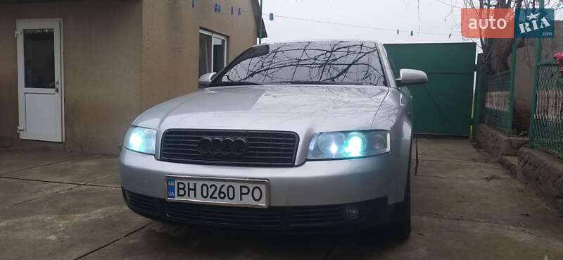 Седан Audi A4 2001 в Раздельной