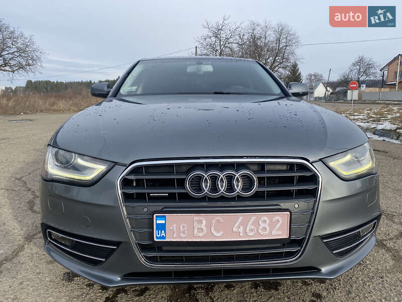 Седан Audi A4 2013 в Вижнице