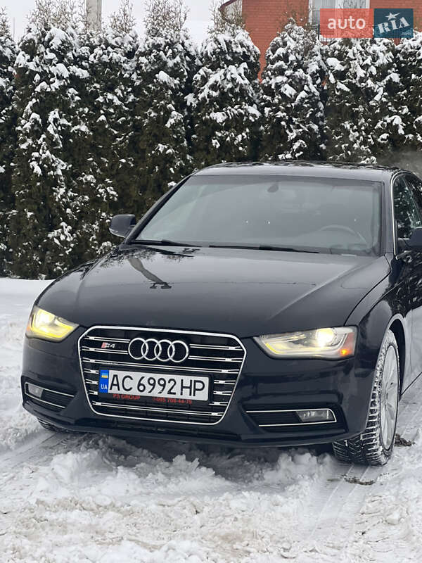 Седан Audi A4 2012 в Луцке