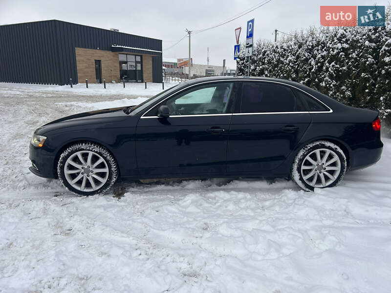 Седан Audi A4 2012 в Луцке