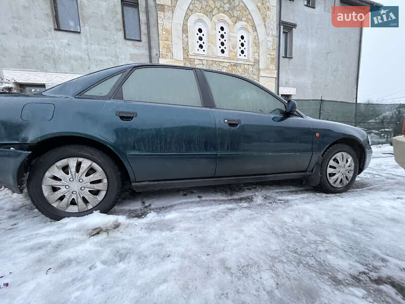 Седан Audi A4 1995 в Кагарлику