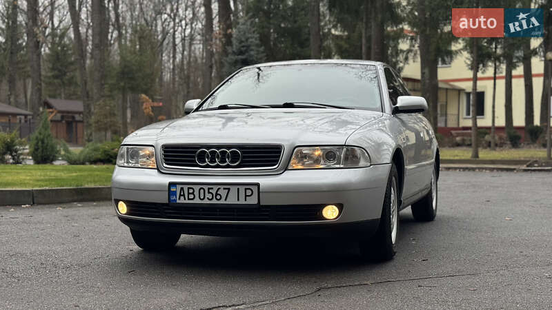 Седан Audi A4 2000 в Виннице