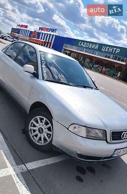 Седан Audi A4 1998 в Малій Висці
