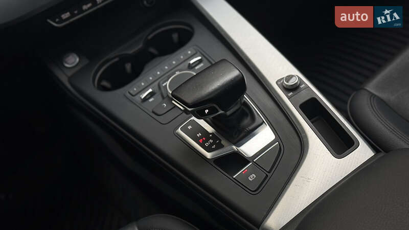 Седан Audi A4 2015 в Киеве