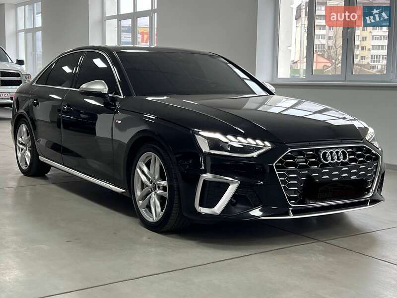 Седан Audi A4 2023 в Полтаві