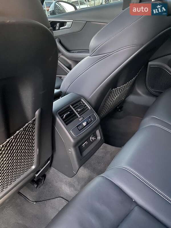Седан Audi A4 2023 в Полтаві