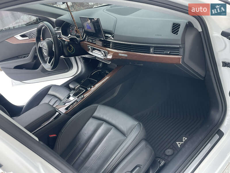 Седан Audi A4 2022 в Житомире