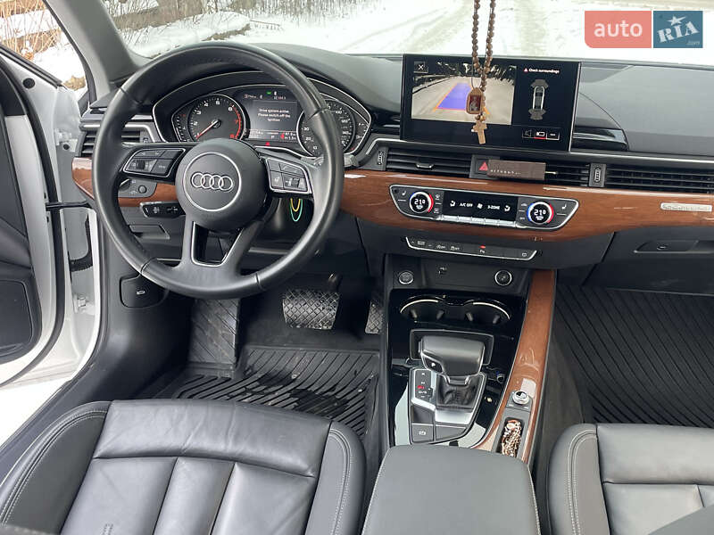 Седан Audi A4 2022 в Житомире