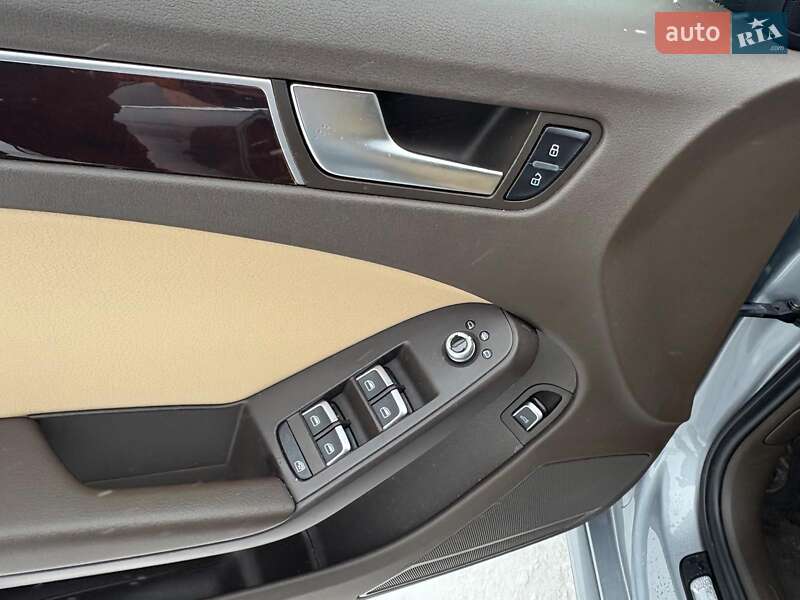 Седан Audi A4 2015 в Львове