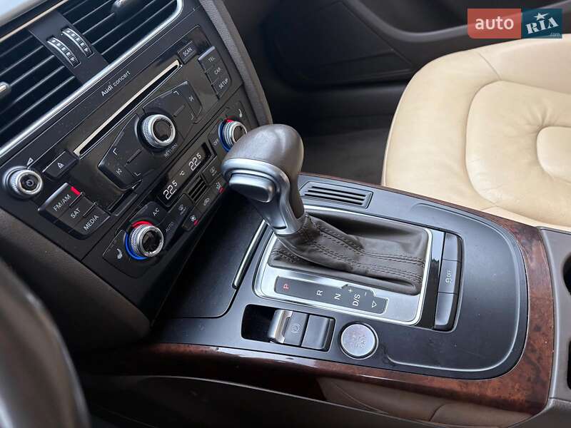 Седан Audi A4 2015 в Львове