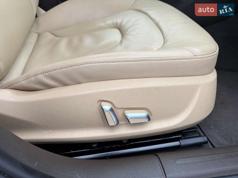 Седан Audi A4 2015 в Львове