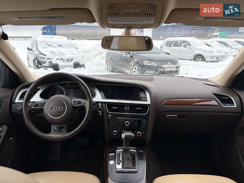Седан Audi A4 2015 в Львове