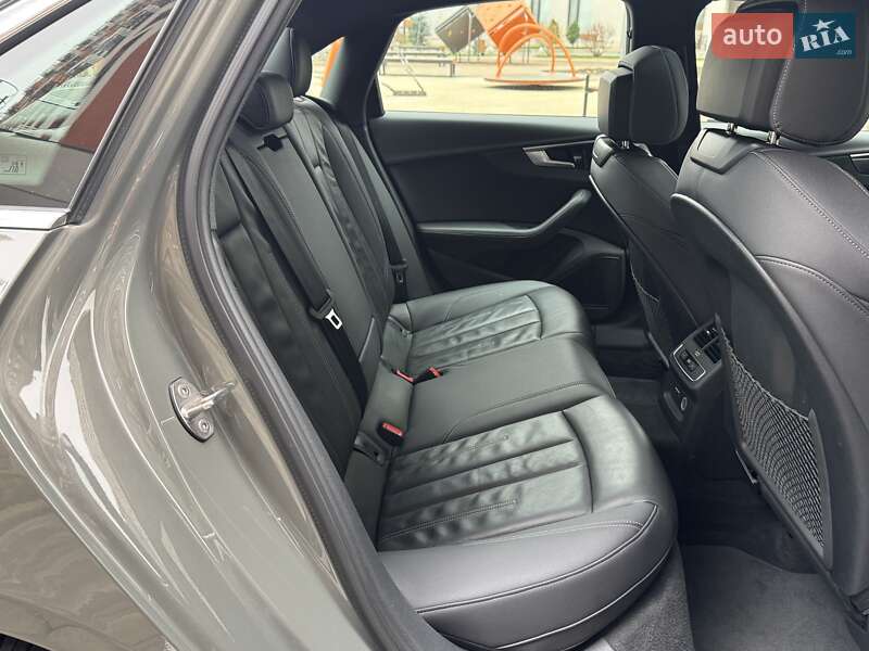 Седан Audi A4 2022 в Киеве