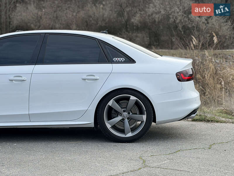 Седан Audi A4 2013 в Днепре