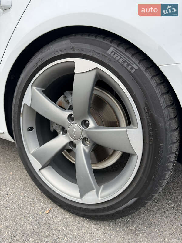 Седан Audi A4 2013 в Днепре