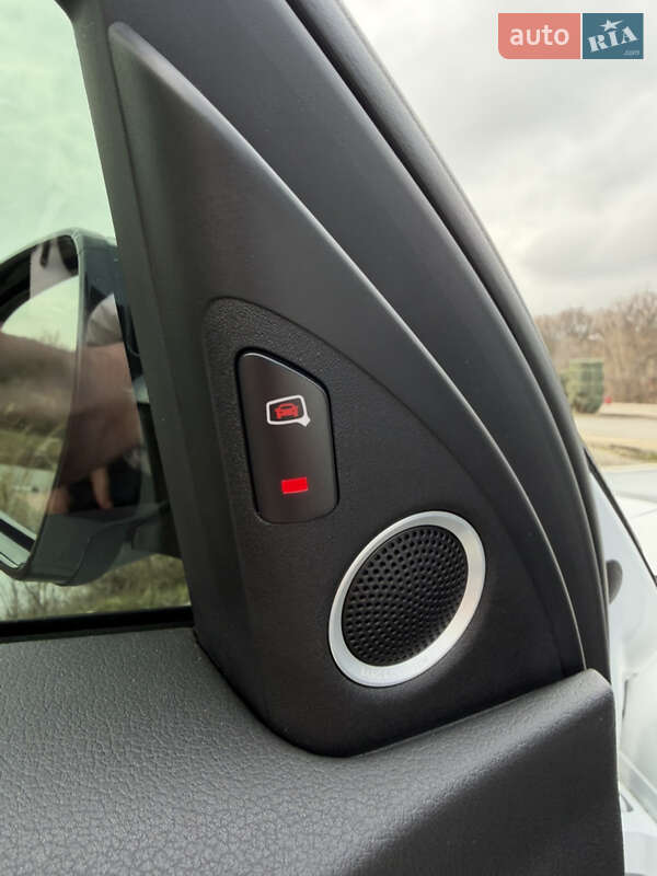 Седан Audi A4 2013 в Днепре