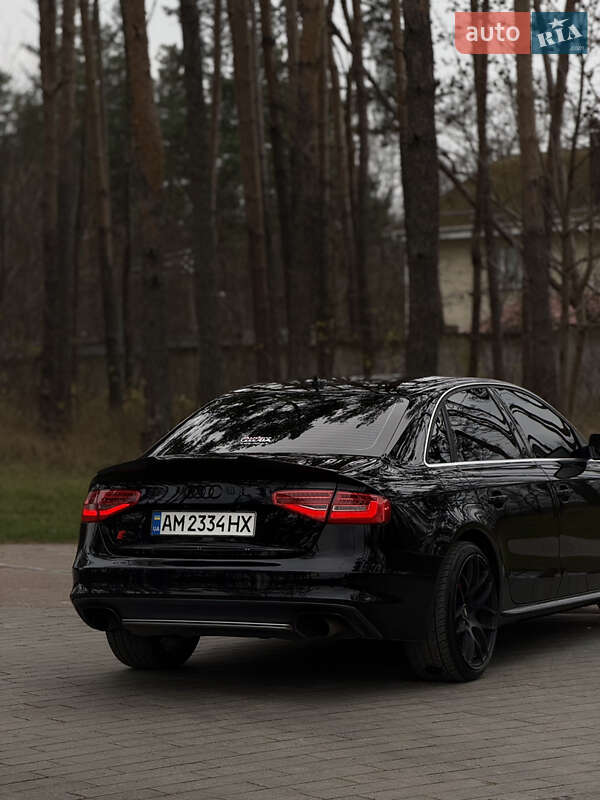 Седан Audi A4 2013 в Житомире