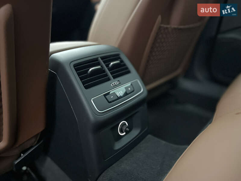 Седан Audi A4 2020 в Киеве