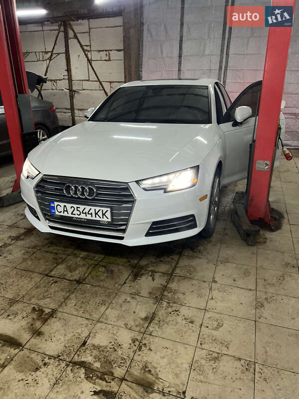 Седан Audi A4 2016 в Киеве