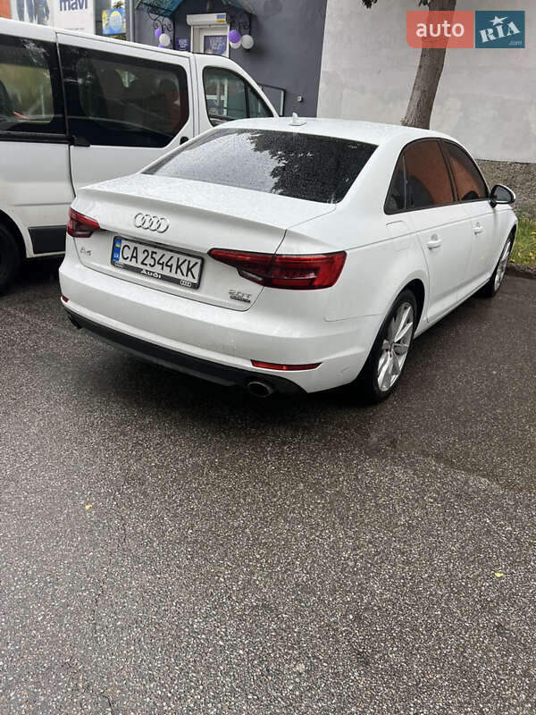 Седан Audi A4 2016 в Киеве