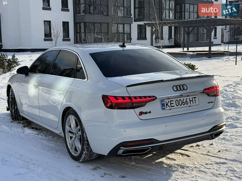 Седан Audi A4 2022 в Киеве