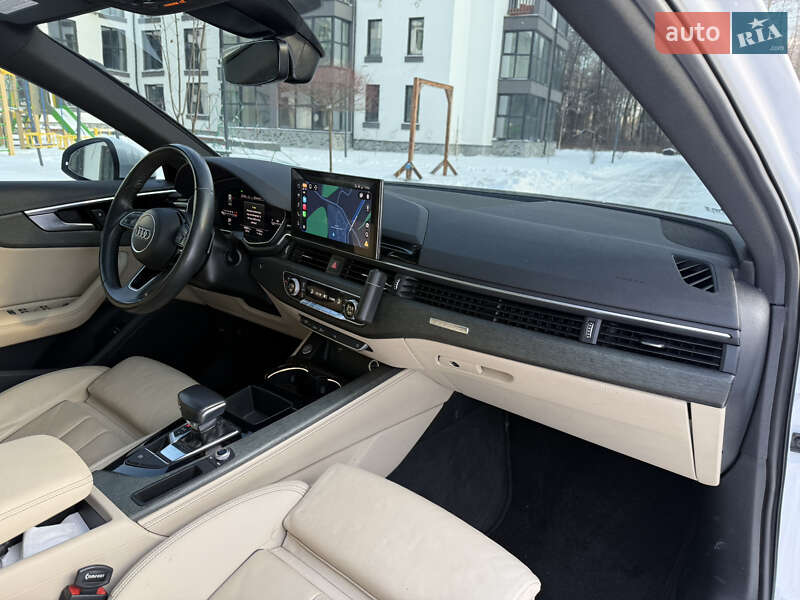 Седан Audi A4 2022 в Киеве